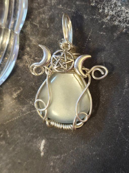  Pendentif Witch Hat - Pierre de lune -hecatolite ✨ médiumnité et féminin sacré  