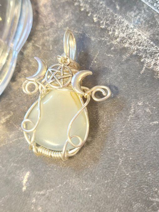  Pendentif Witch Hat - Pierre de lune -hecatolite ✨ médiumnité et féminin sacré  