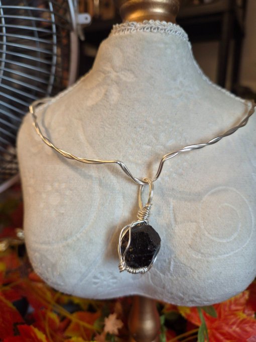 Collier et pendentif Grenat almandin -pierre de vaillance   
