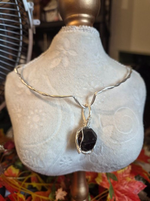 Collier et pendentif Grenat almandin -pierre de vaillance   