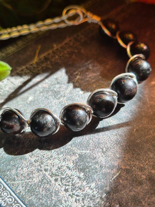 Nuummite✨ La Pierre des Sorciers ✨ bracelet perles 8 mm
