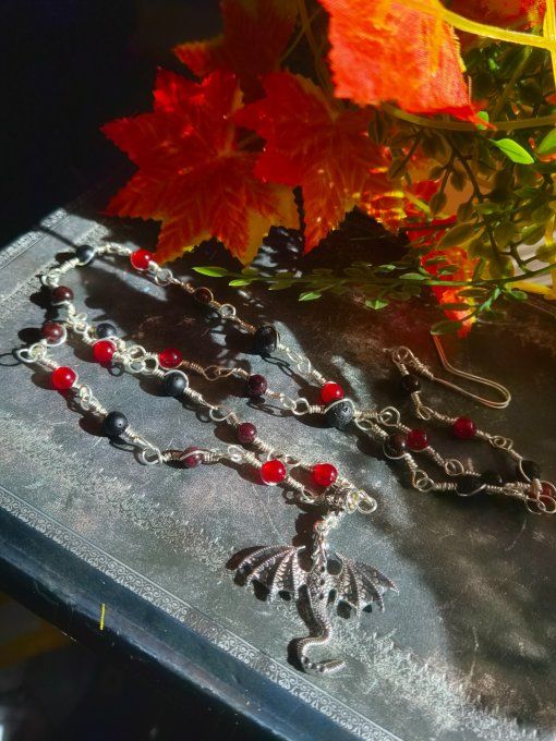 Collier Grenat- Pierre de lave et dragon noir