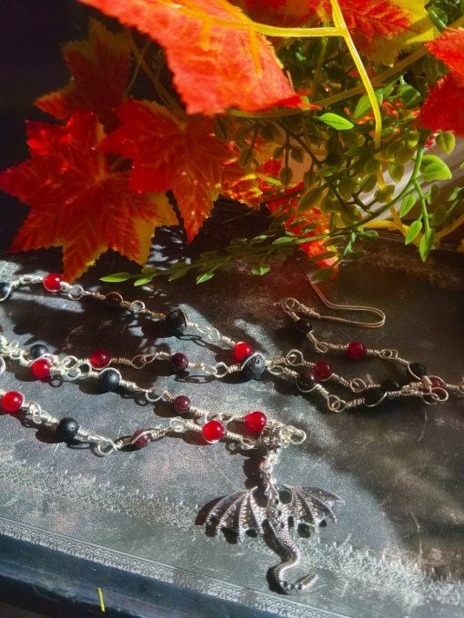 Collier Grenat- Pierre de lave et dragon noir