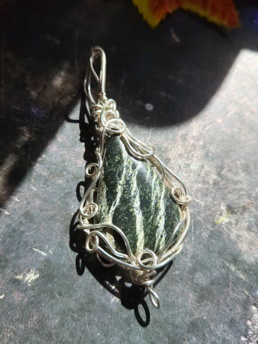 Pendentif Chrysotile (Serpentine Feuille d’Argent)