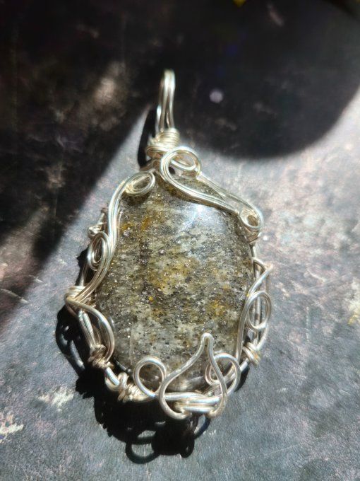 Pierre de Soleil Noire mica et hématite ✨