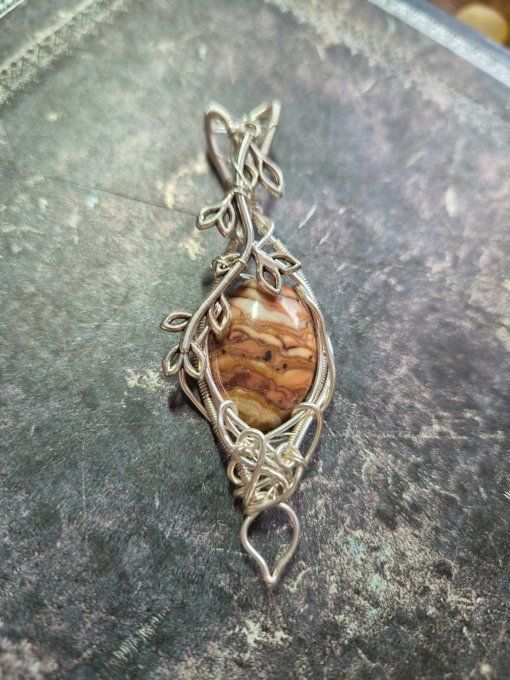 Pendentif Dolomite Les Amulettes de Galouve Élégant et Minimaliste
