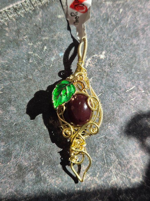 Pendentif grenat etoilé - Vaillance et force intérieure.