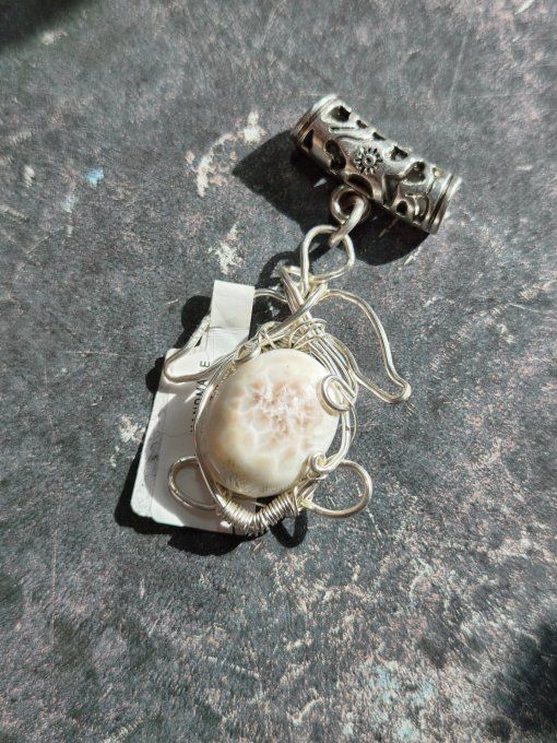 Pendentif Tortue Natrolite -Douceur Incarnée