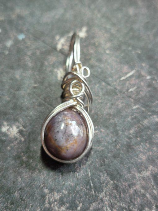 Pendentif Rubis - corindon violet saphir .