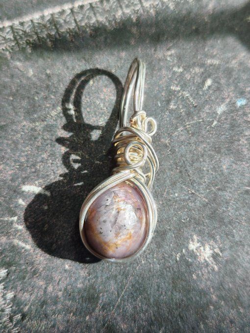 Pendentif Rubis - corindon violet saphir .