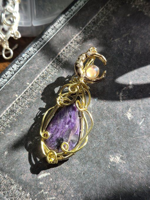 Amulette or Charoite : Transformation et Libération ✨