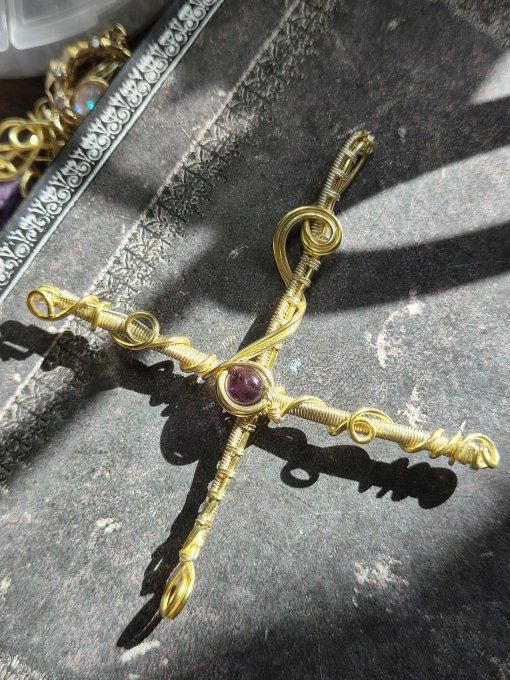 Pendentif croix Améthyste or