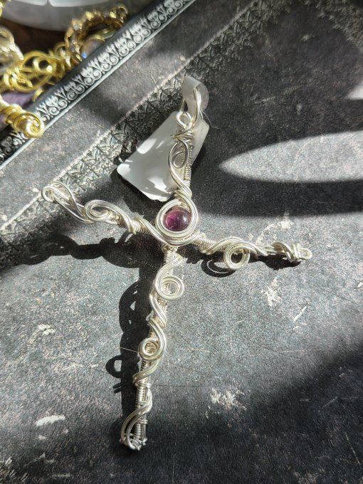 Croix Argent & Cabochon Améthyste – Sérénité & Sagesse Spirituelle        