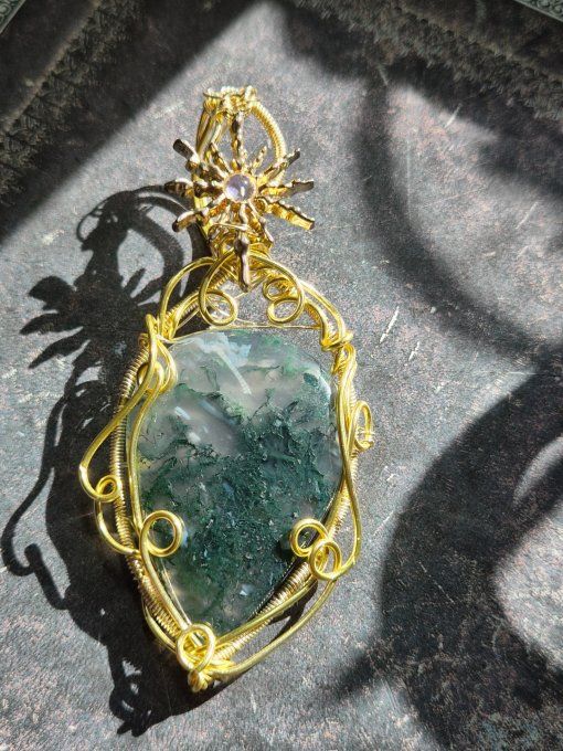 Pendentif En Agate Mousse – Connexion, Renouveau & Sérénité  