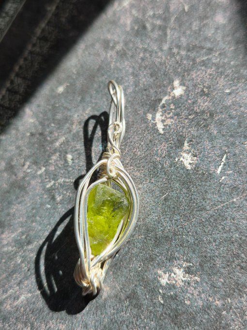  Amulette Péridot (Olivine) – Protection, Sérénité & Bien-Être  