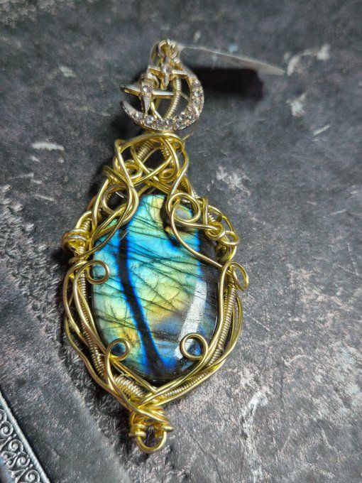 Pendentif Labradorite spectrolite -lune d'or