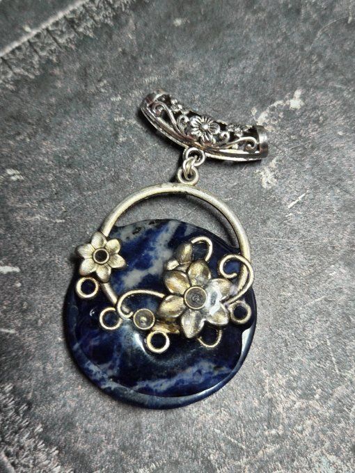 Pendentif Sodalite ,florale- Humilité, Courage Et Communication