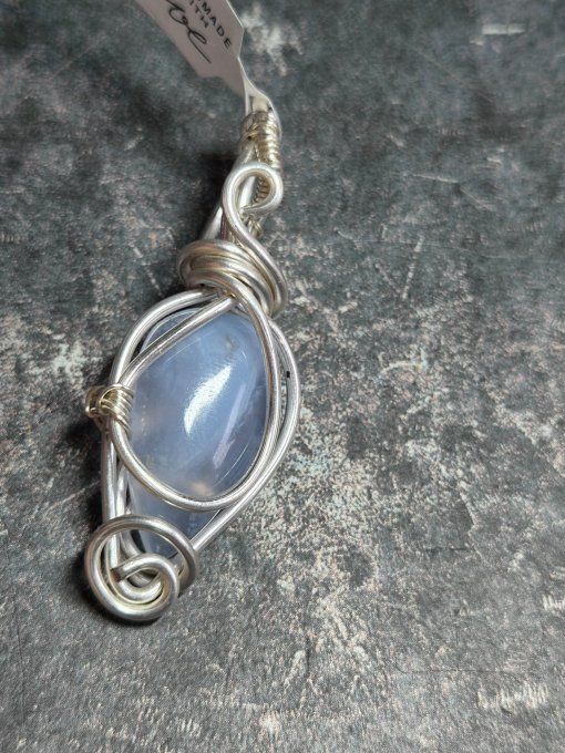 Pendentif calcedoine Blue lace-mini Sérénité, Confiance et Expression ✨