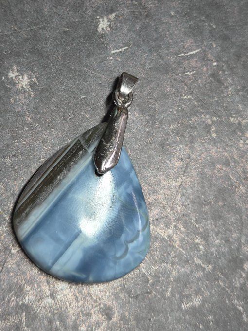 Pendentif percé Opale Bleue Commune – Communication, Libération & Éveil Spirituel  5cm