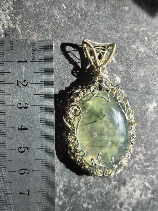 Camé Pendentif Phrénite – Apaisement, Protection & Sérénité