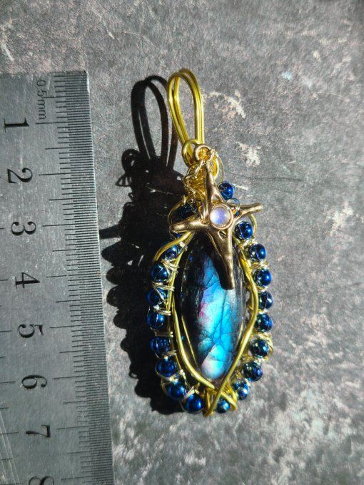 Pendentif Camé Labradorite Bleue – Bijou De Protection Et D’Intuition - 6,5 cm
