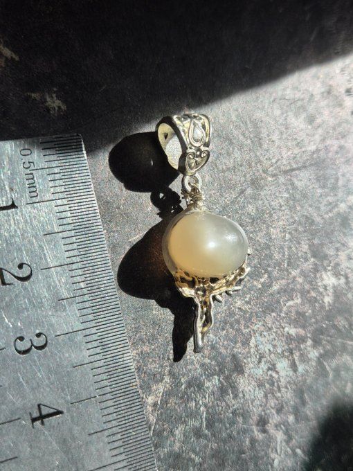 Pendentif Sorciere de Lune Pierre de lune hecatolite ✨ médiumnité et féminin sacré