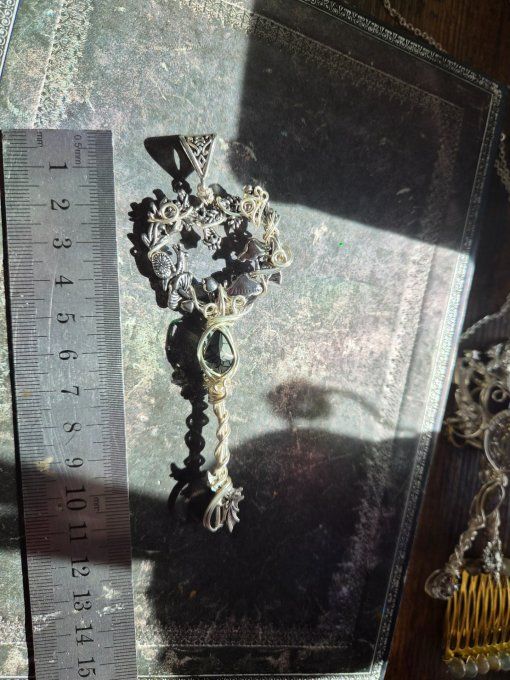 Pendentif clé spinelle noire - Summerween