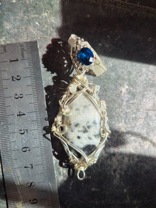 Collier Légende white buffalo calcite