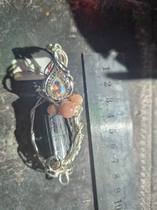 Amulette Myria porte-bonheur en pierre naturelle. Attire bonheur, énergie et chance.
