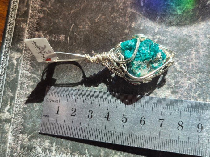 Pendentif Pomme Poison En Dioptase Brute – Amour,soin & Émotions  