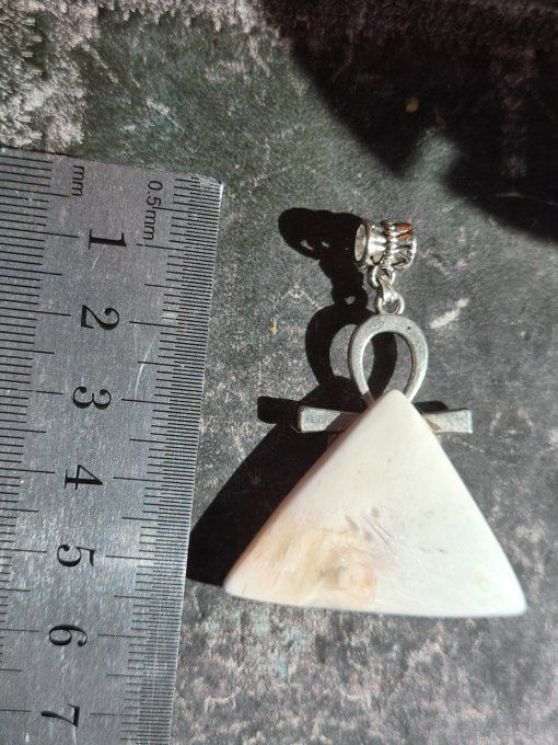 Pendentif Scolecite Blanche ankh 