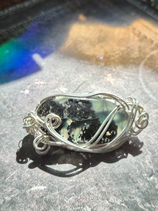 Broche serpentine chromifére. 