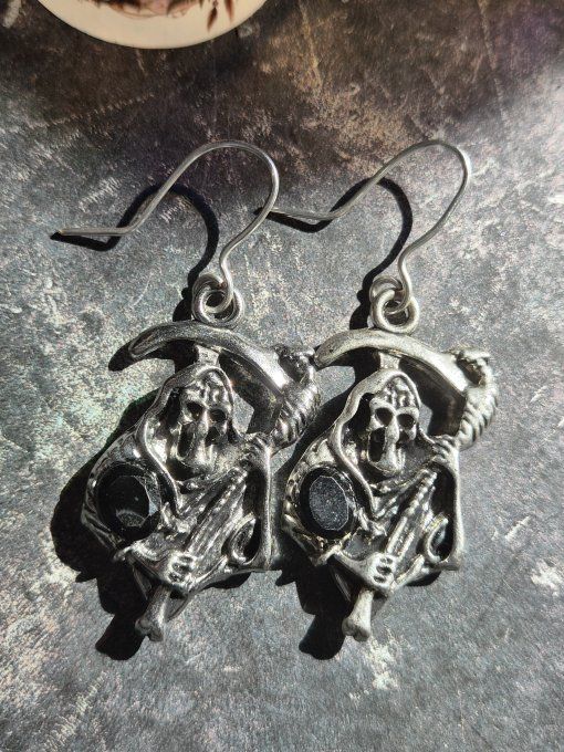 Boucle d’oreille en Spinelle noire -libere et purifie