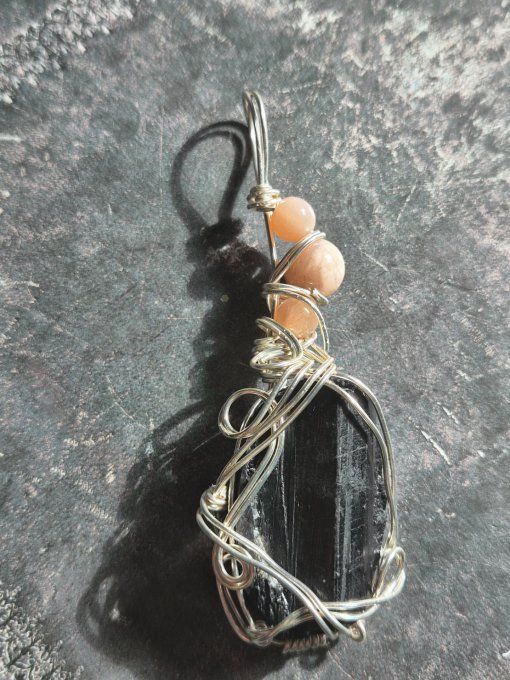 Amulette Myria – Pierre de Soleil & Tourmaline Noire | Joie et Ancrage