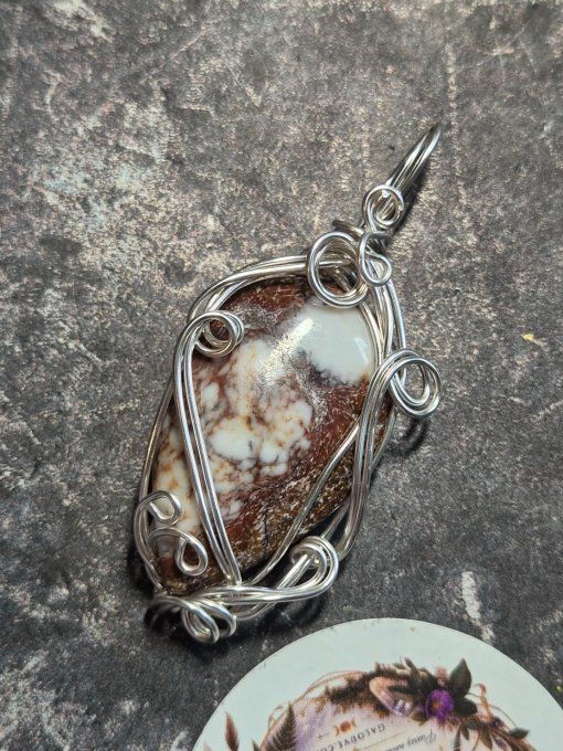 Pendentif Wild Horse – Magnésite Aux Vertus Apaisantes   