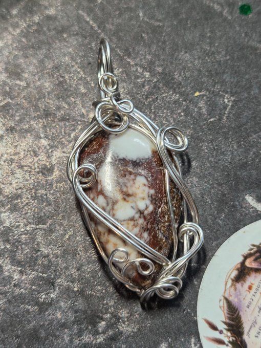 Pendentif Wild Horse – Magnésite Aux Vertus Apaisantes   