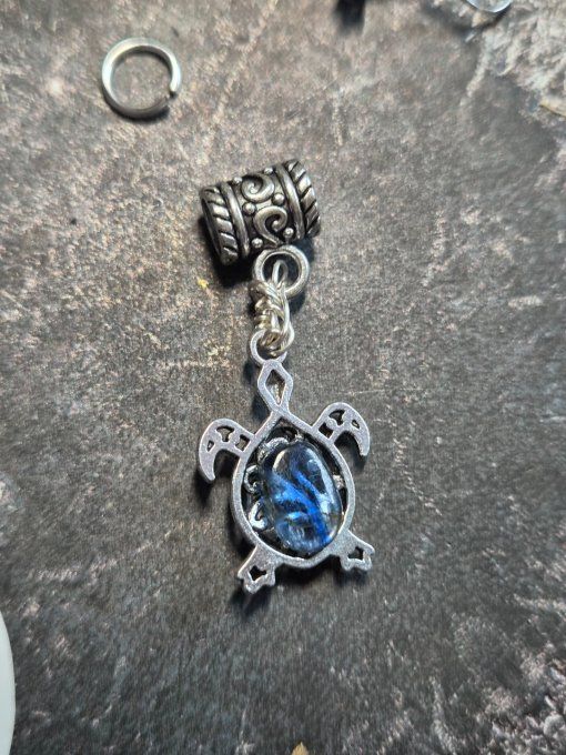 Collier tortue Cyanite -purification et paix  .