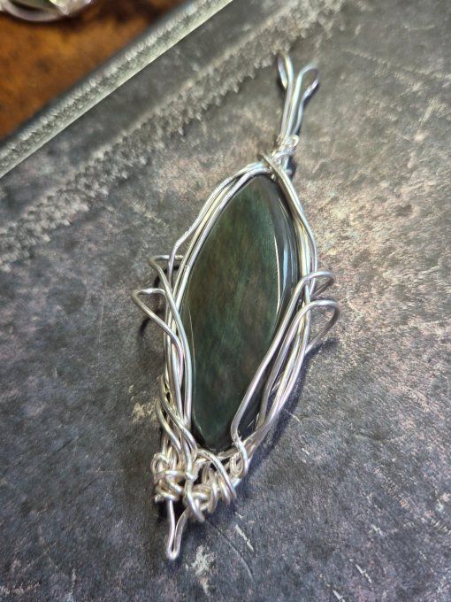 Eryndor – Pendentif Menta Huichol | Galouve