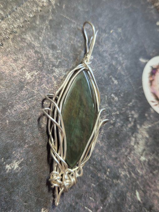 Eryndor – Pendentif Menta Huichol | Galouve