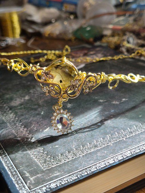 Diadème Eléanor : Labradorite Bleue et Bijou Elfique.