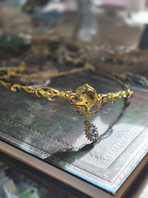 Diadème Eléanor : Labradorite Bleue et Bijou Elfique.