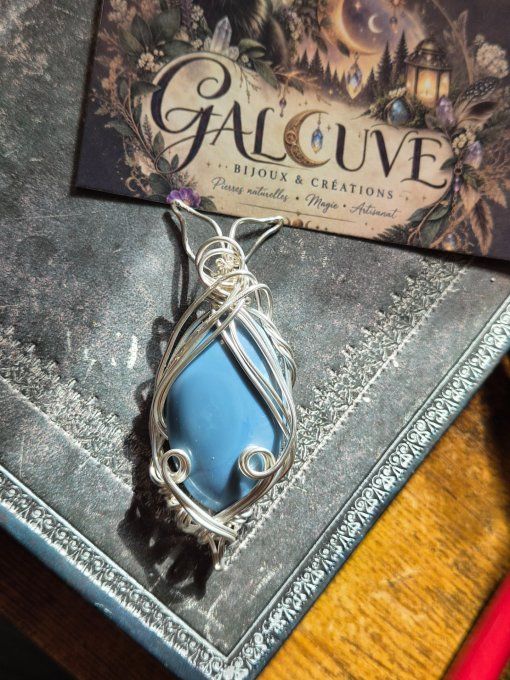Amulette Opale Bleue Naturelle – Aëlyndra | Galouve