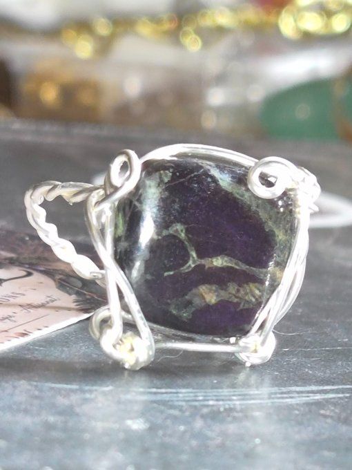 Bague purpurite de Namibie, pierre de libération et d’intuition. 15*15 mm