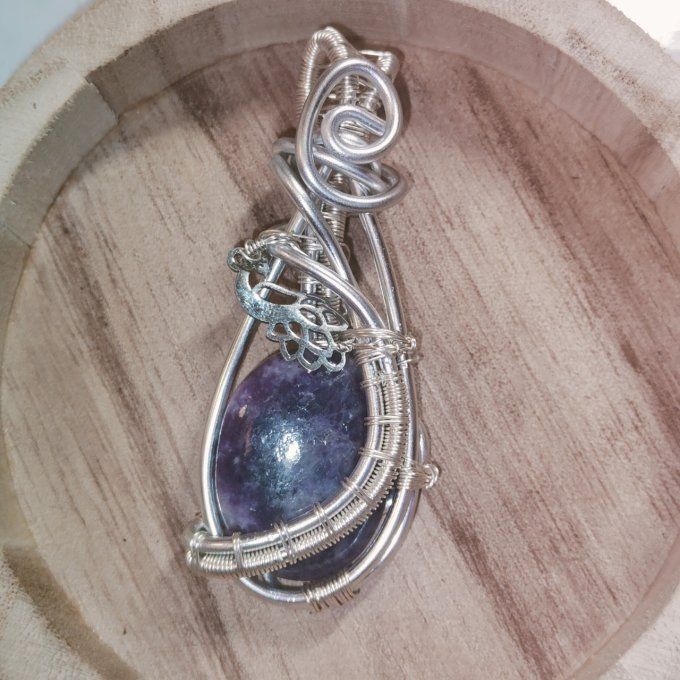Amulette en Lépidolite –✨ Stabilité, Sérénité et Équilibre ✨