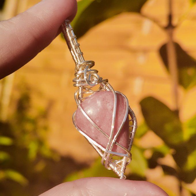Thulite zoïsite rose -✨Pierre d’Équilibre Émotionnel et de Communication