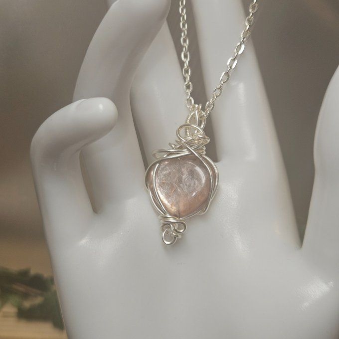 Amulette Lépidolite Rose – ✨Stabilité Intérieure & Paix Émotionnelle✨