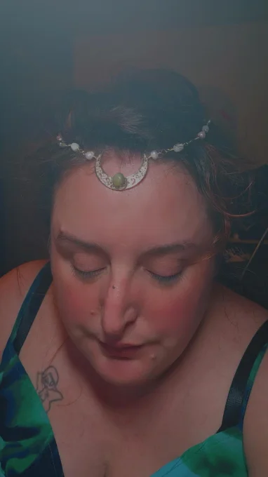 Rivières de perles : collier lunaire 