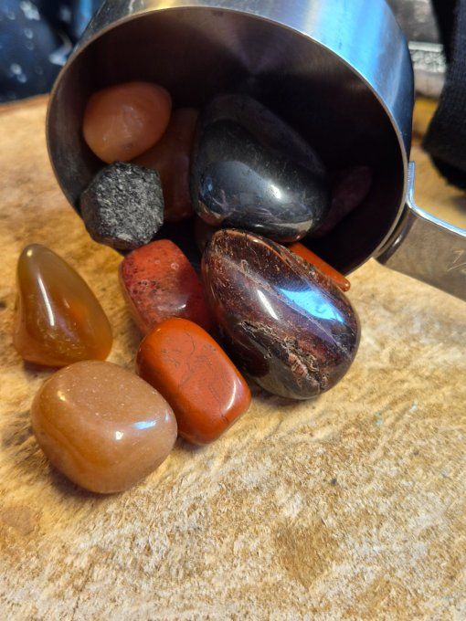 Pierre naturelle rouge orange :Chakra Sacrée et Racine 
