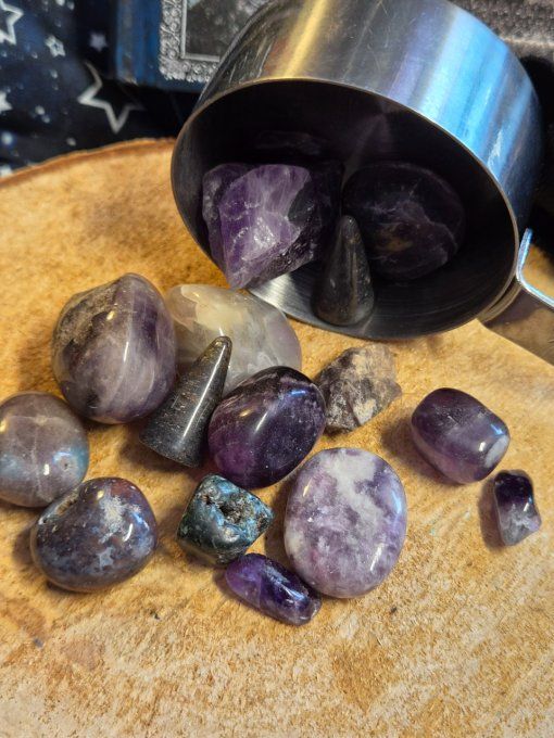 Pochette de minéraux violets naturels bruts et roulés – Chakra Couronne – 50 g  
