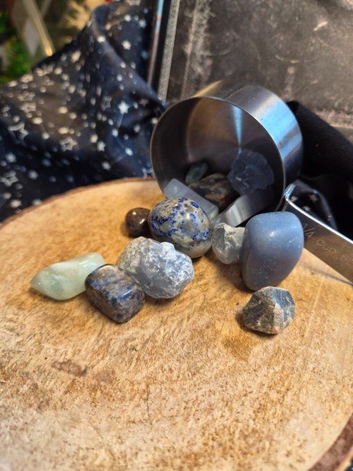 Mélange de pierres brutes et roulées bleues – Chakra de la Gorge & Troisième Œil – 50 g  